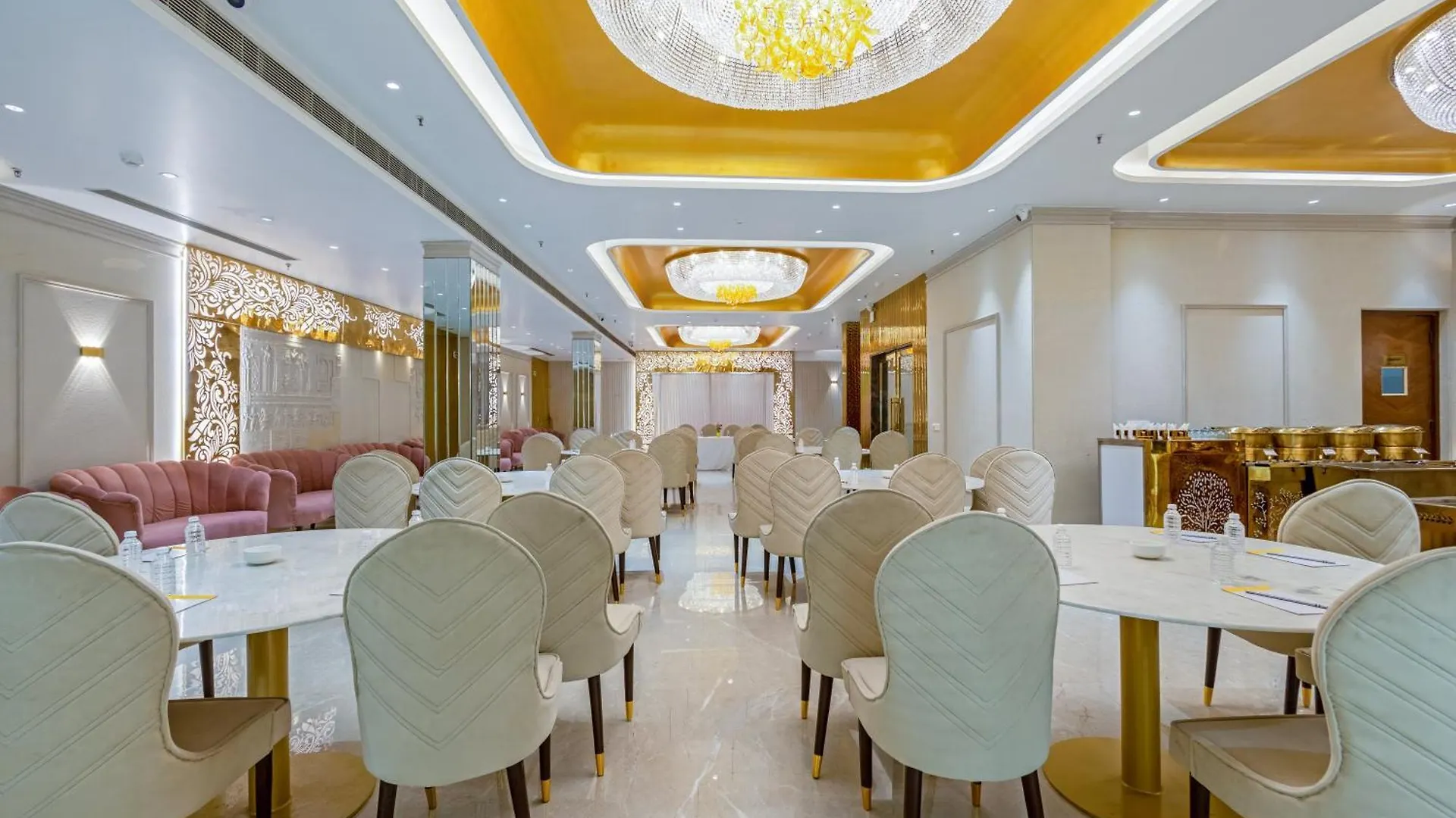 Aadat Hotel Near Artemis Hospital Gurgaon 3*,