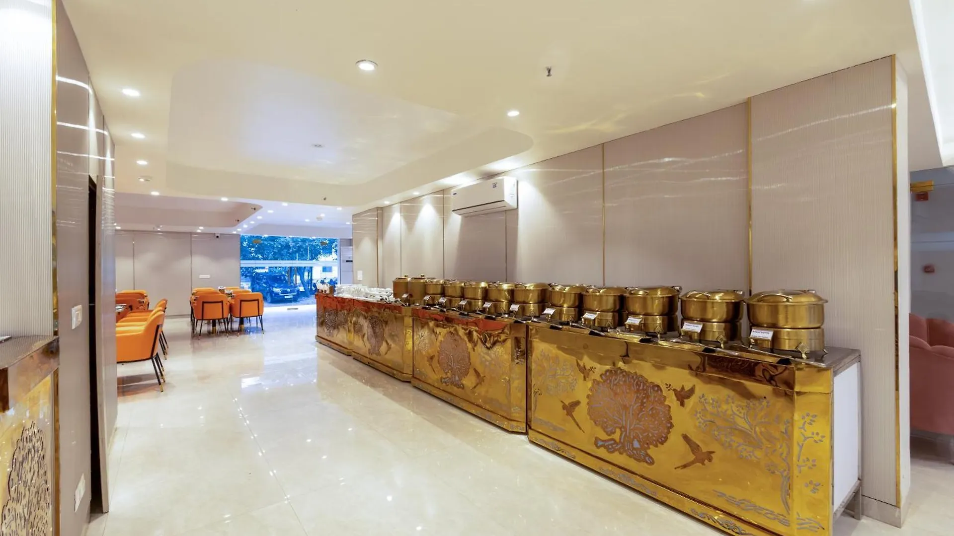 Aadat Hotel Near Artemis Hospital Gurgaon 3*,