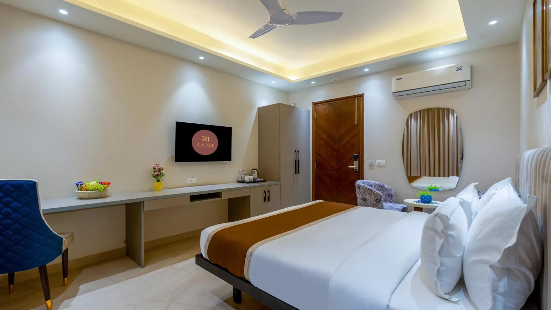 Aadat Hotel Near Artemis Hospital Gurgaon Indien